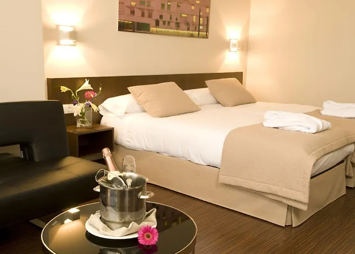 Отель Arva Abad San Antonio Леон